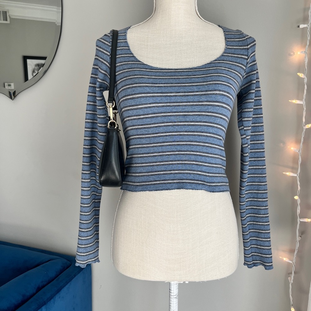brandy melville blue and grey striped long sleeve crop top
